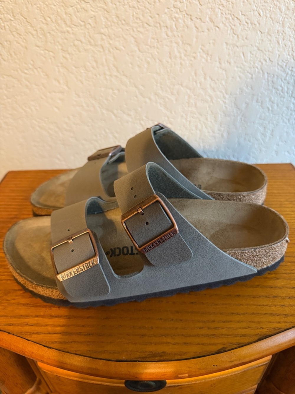 New Birkenstock Arizona Two-Strap Sandals in Light Gray with Rose Gold Buckle